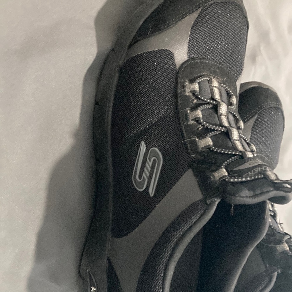 Sleek Black and Gray Athletic Shoes for Enhanced Performance